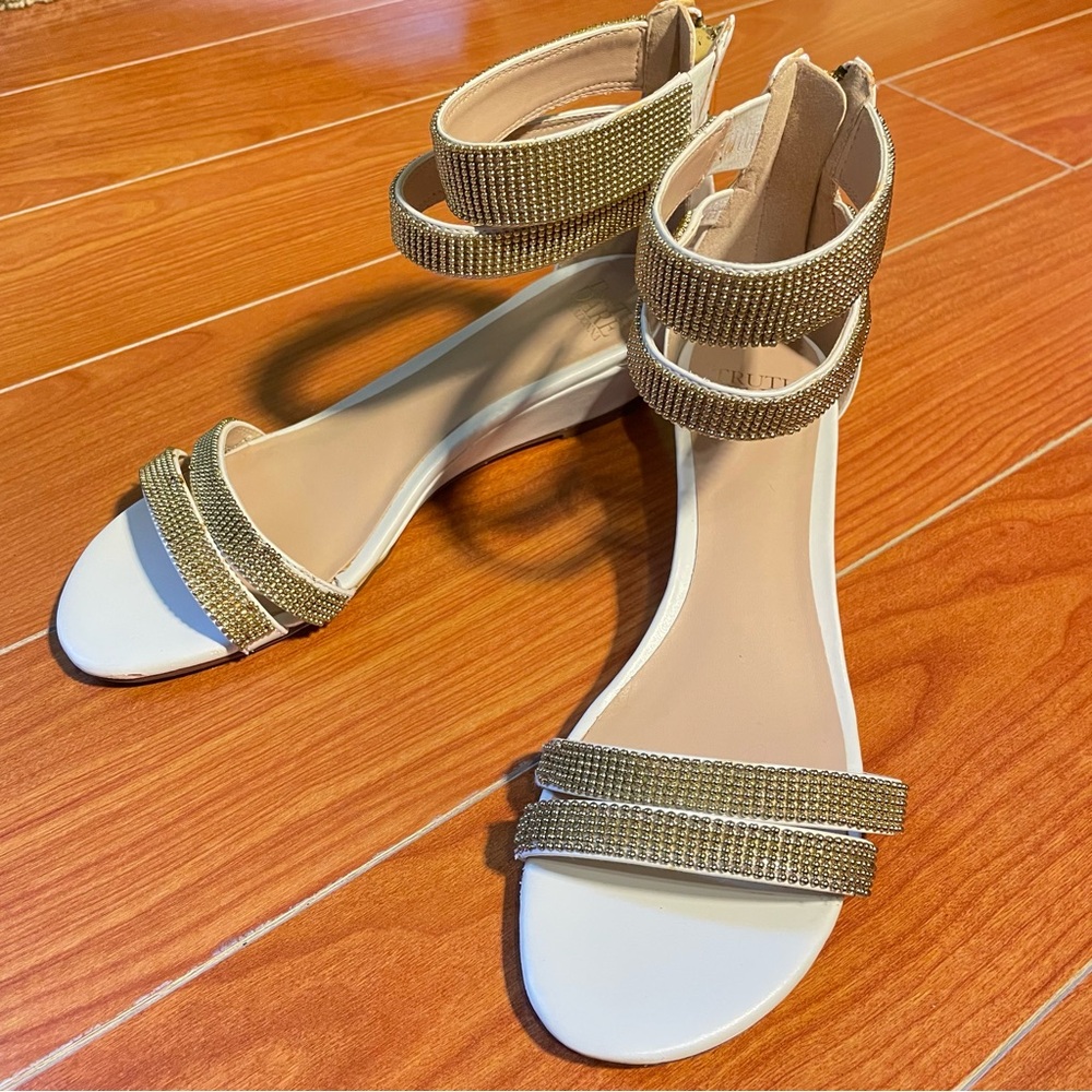 US7.5 Madonna Chic Gold Women's Sandals
